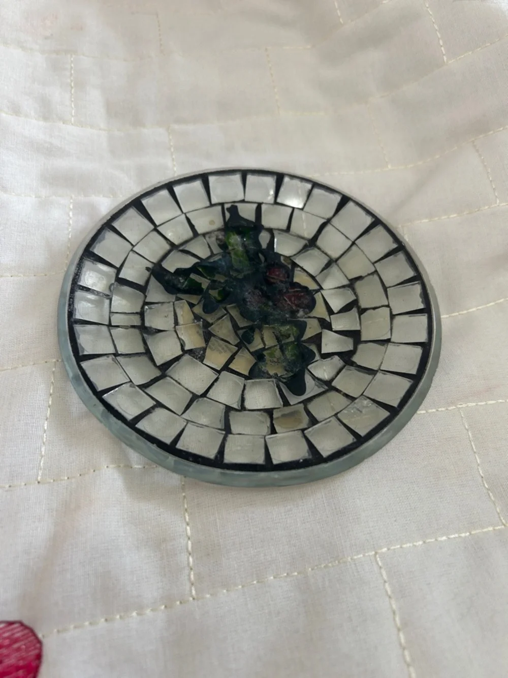 Decorative Mosaic Glass Wall Accent in Black and White